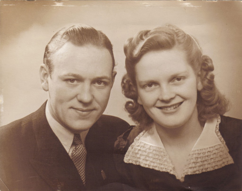 Farmor og Farfar 1946 forlovelsesdag a